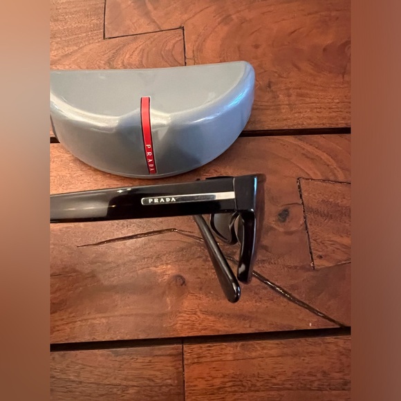 Prada Classic sunglasses with a contemporary rectangular design, mint condition. - Picture 7 of 9